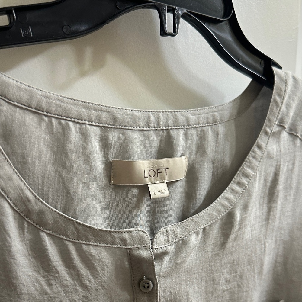 BNWT LOFT Light Gray Long Sleeve Sheer Blouse with Button Detail - Picture 6 of 6